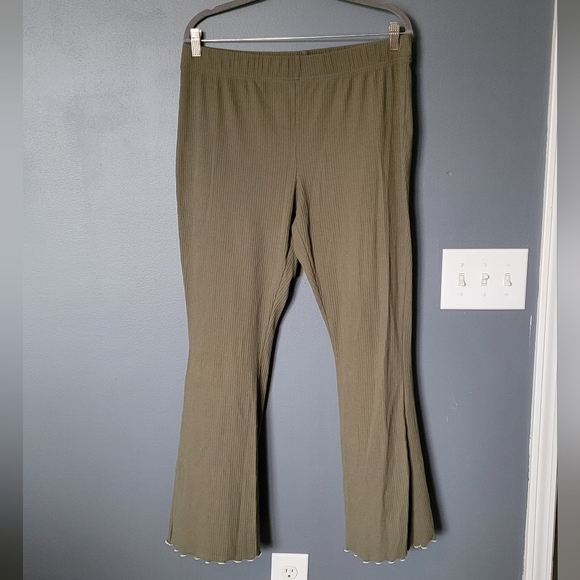 Target Wild Fable flared pants - Picture 1 of 3